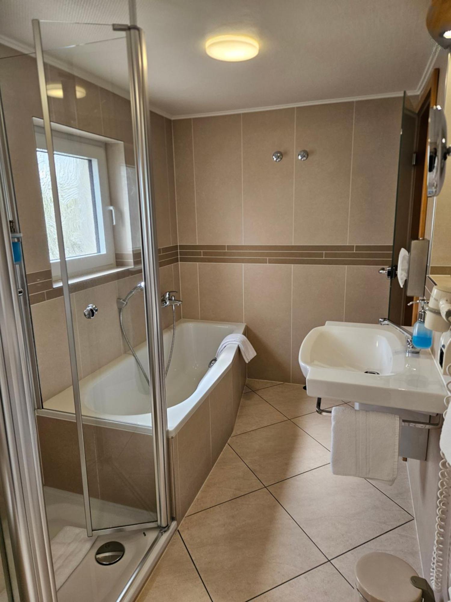 Hotel Hessischer Hof ميلسُنْغِن المظهر الخارجي الصورة
